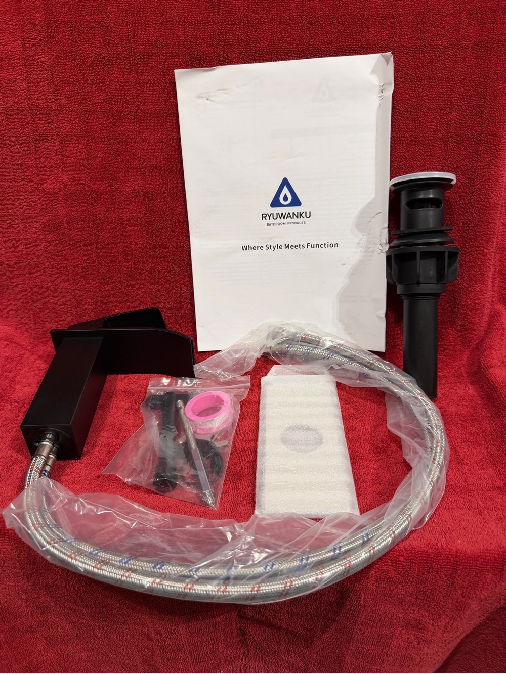 Black Matte Single-Handle Bathroom Faucet with Drain Assembly